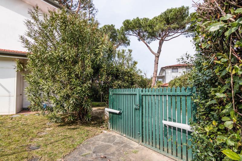 Holiday Home Villetta Cinquale Luaran gambar