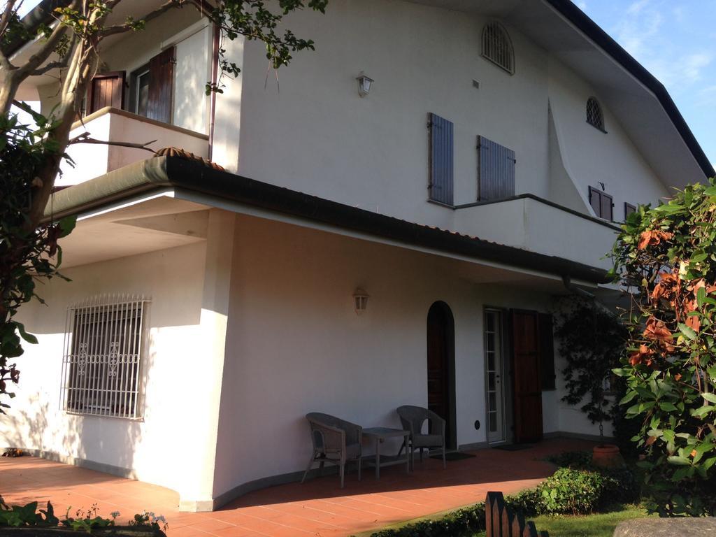 Holiday Home Villetta Cinquale Luaran gambar
