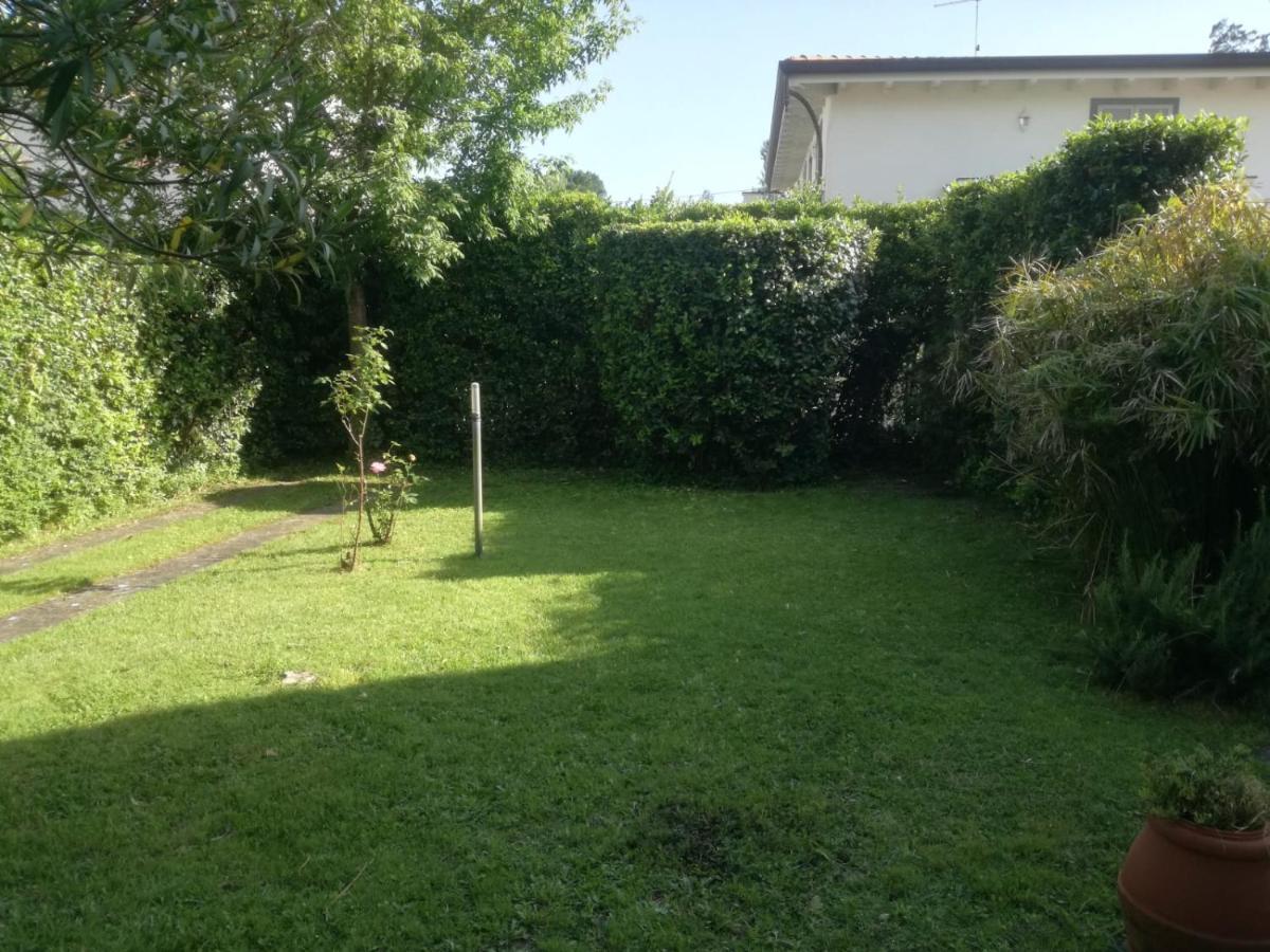 Holiday Home Villetta Cinquale Luaran gambar